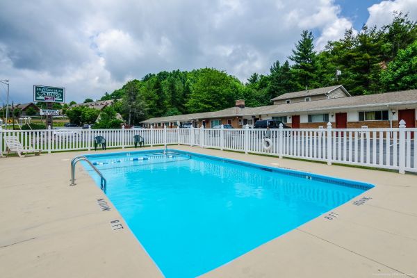 Hotel Highland Hills Cabins Master Hosts Resort (Boone)